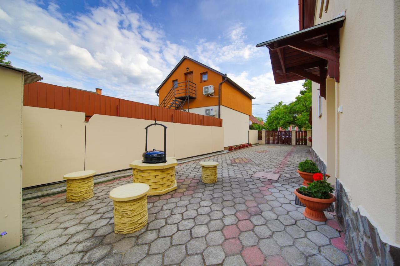 Maria Apartman Hajduszoboszlo Luaran gambar